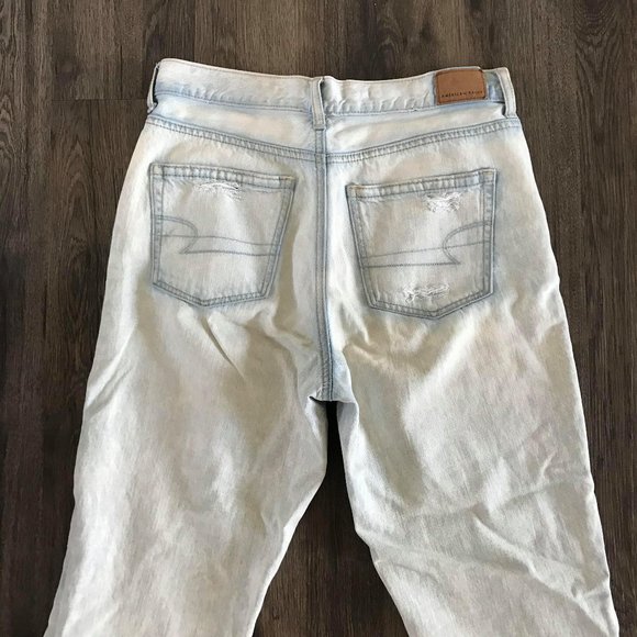 American Eagle Light Wash Jeans - Picture 4 of 5